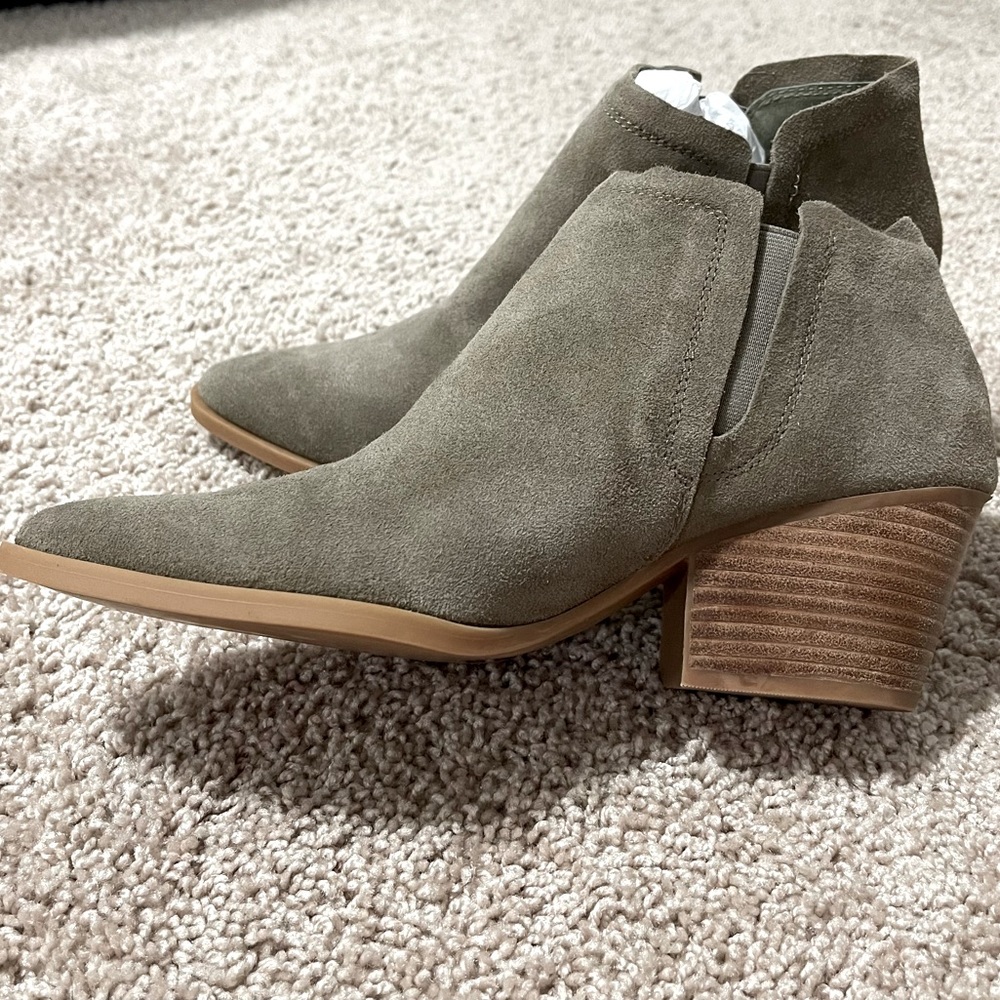 NWT Gray bootie Sz. 11